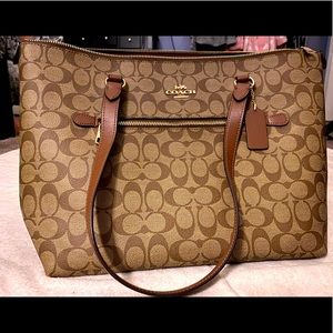 Brand New! Tags still attached, khaki & Light brown signature Coach Tote